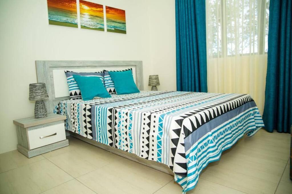 Entire Luxury 3 Bedroom Condo For Rent - Flic-En-Flac - Close To Beach Екстериор снимка