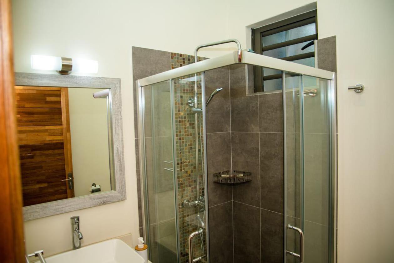 Entire Luxury 3 Bedroom Condo For Rent - Flic-En-Flac - Close To Beach Екстериор снимка