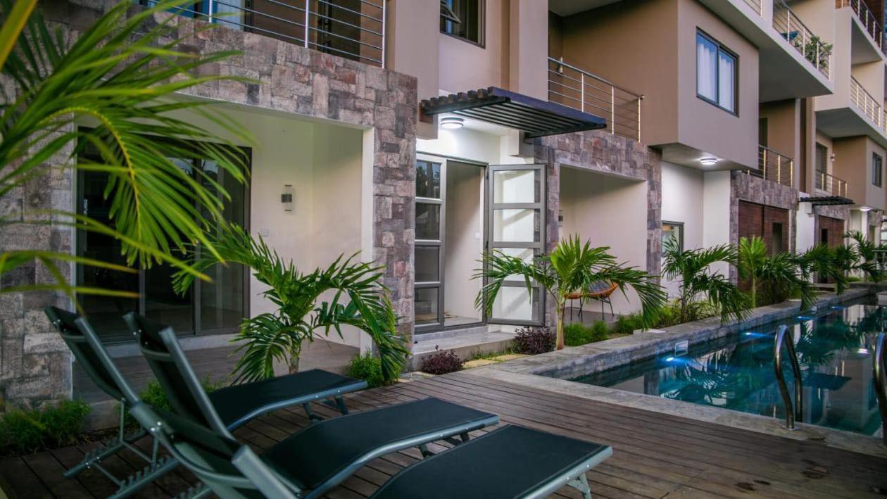 Entire Luxury 3 Bedroom Condo For Rent - Flic-En-Flac - Close To Beach Екстериор снимка