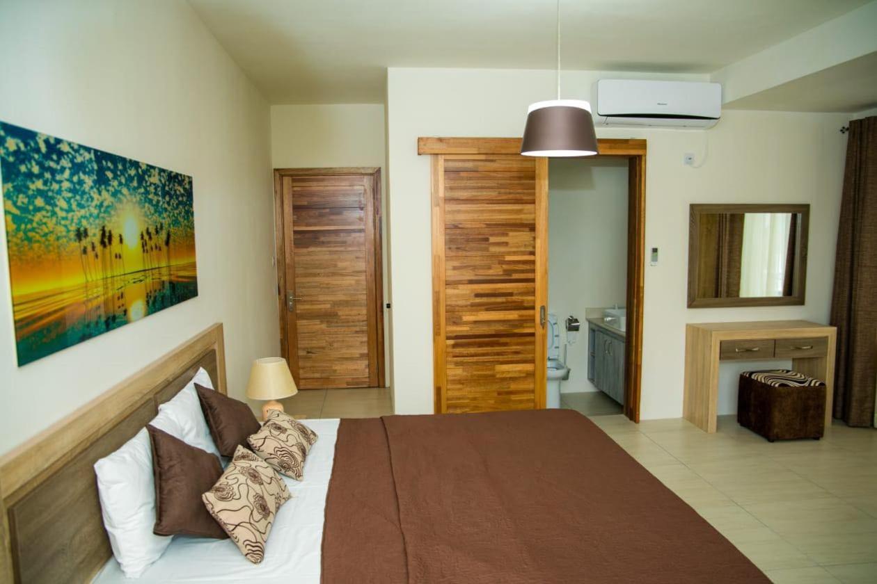 Entire Luxury 3 Bedroom Condo For Rent - Flic-En-Flac - Close To Beach Екстериор снимка