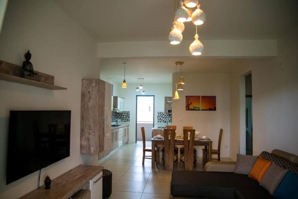 Entire Luxury 3 Bedroom Condo For Rent - Flic-En-Flac - Close To Beach Екстериор снимка