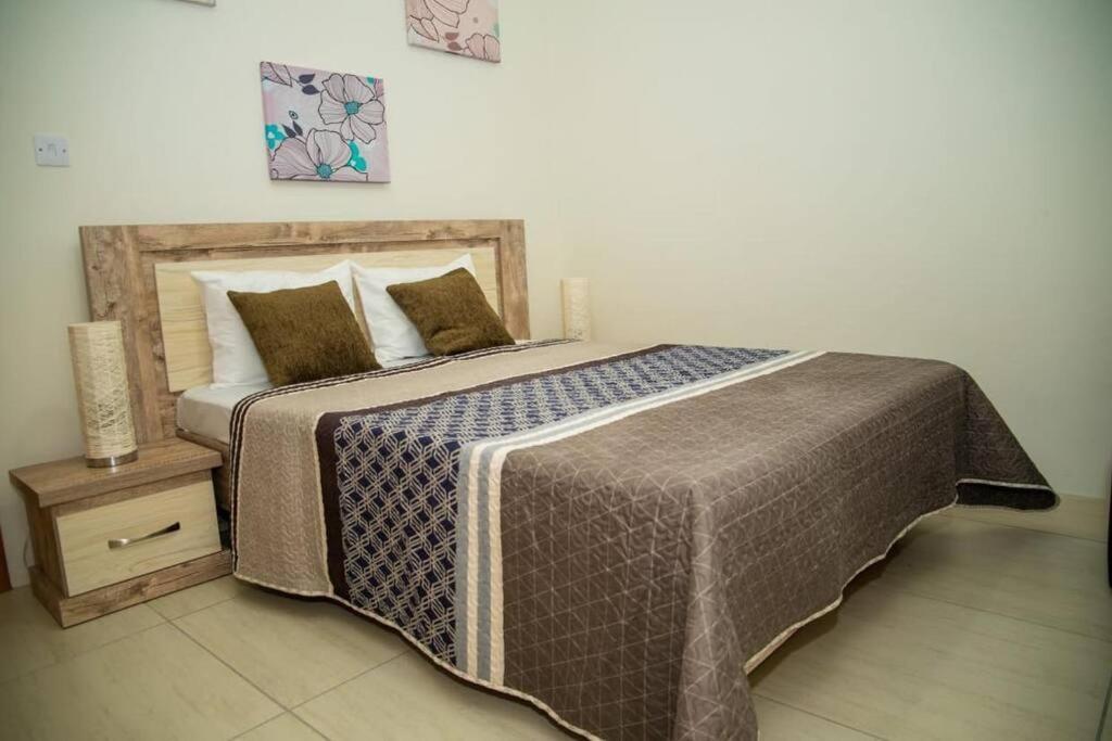 Entire Luxury 3 Bedroom Condo For Rent - Flic-En-Flac - Close To Beach Екстериор снимка