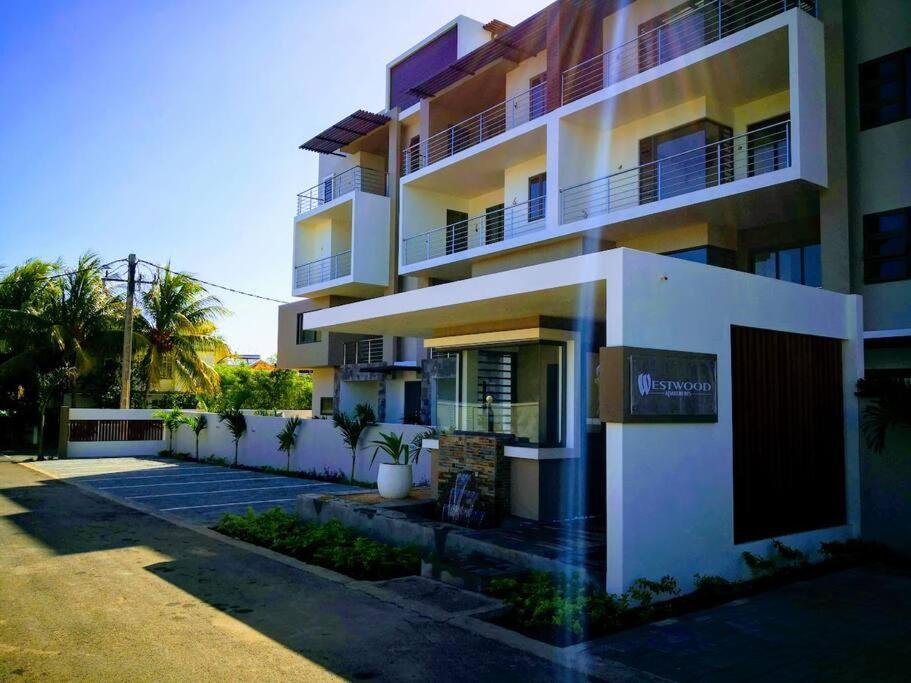 Entire Luxury 3 Bedroom Condo For Rent - Flic-En-Flac - Close To Beach Екстериор снимка