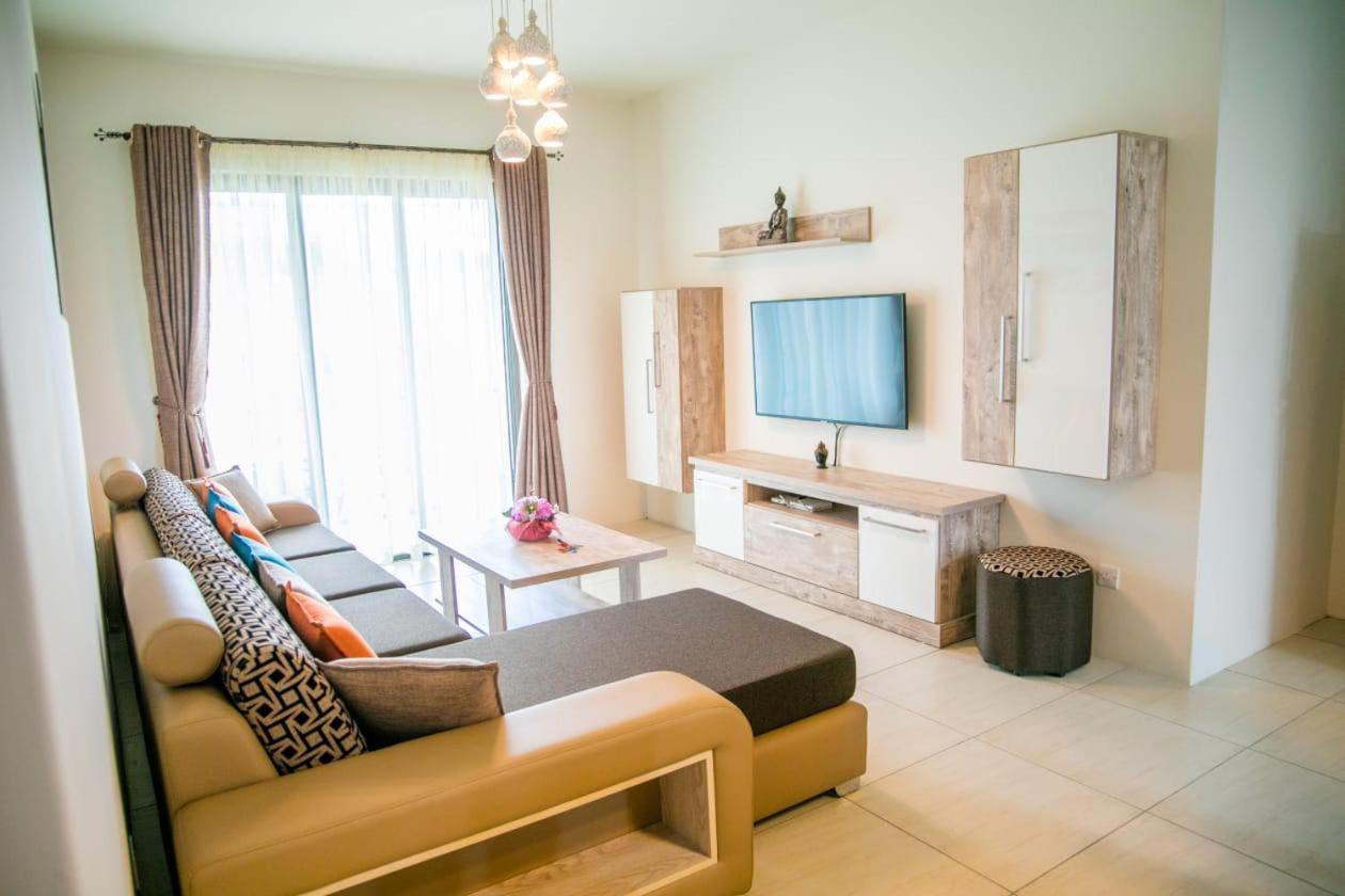 Entire Luxury 3 Bedroom Condo For Rent - Flic-En-Flac - Close To Beach Екстериор снимка