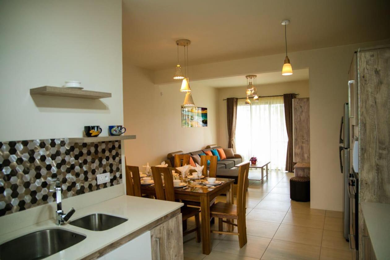 Entire Luxury 3 Bedroom Condo For Rent - Flic-En-Flac - Close To Beach Екстериор снимка